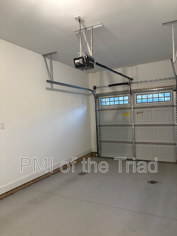 Building Photo - 1103 Chariot Square