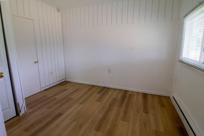 Building Photo - 3 bedroom 2 bathroom Ranch