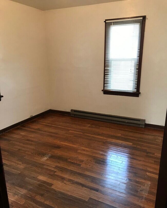 Building Photo - 213 N Almon St