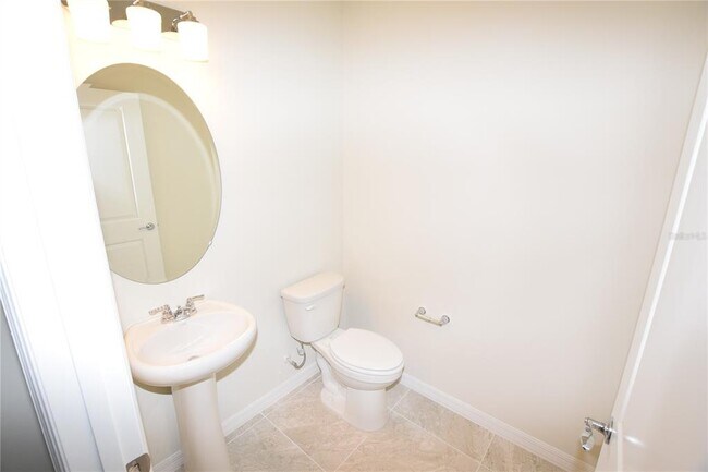 Building Photo - 5048 Holm Oak Dr