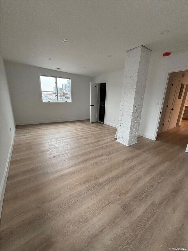 Building Photo - 1353 Old Northern Blvd