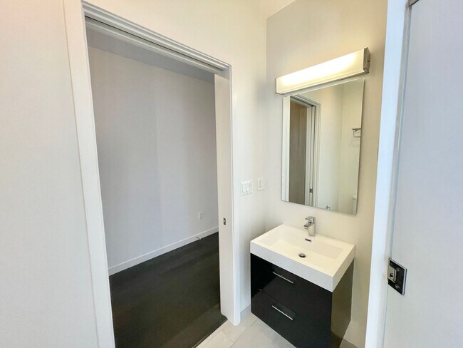 Building Photo - 2BR/2BA Inner Mission Boutique Condo w/Parking, Storage, Laundry – PROGRESSIVE