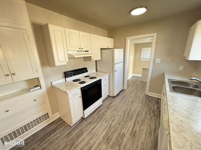Building Photo - 3-Bedroom House with Basement Space!