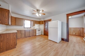 Building Photo - 211 Oak St