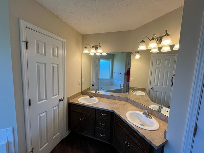 Building Photo - Beautiful Total Electric Home In Phenix Ci...