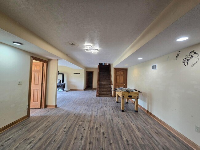 Building Photo - 3034 Russell Rd