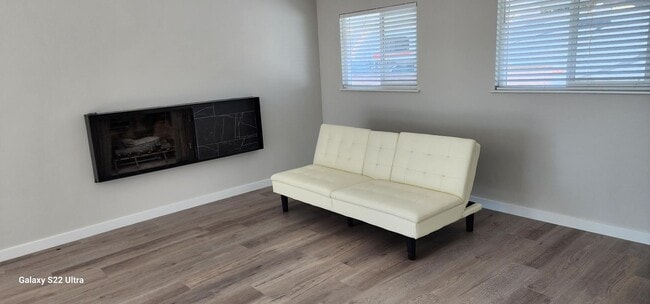 Building Photo - Freshly remodeled, 4 bedroom 2 bath house ...