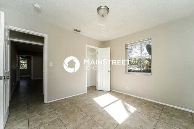 Building Photo - 3 Bedroom Pet-Friendly Home in West Park, ...