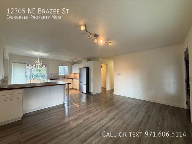 Building Photo - 12305 NE Brazee St