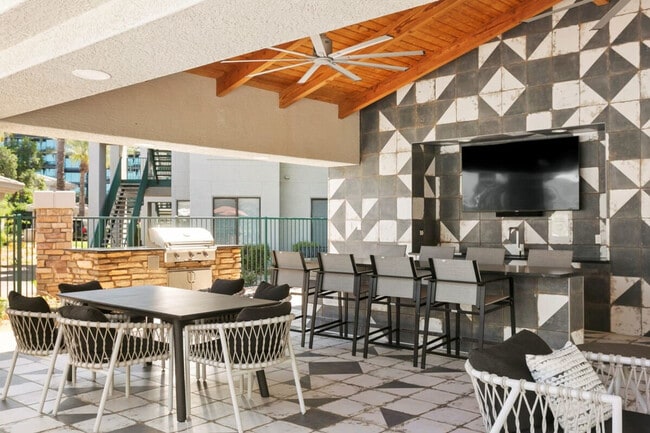 Building Photo - 14201 N 70th Way