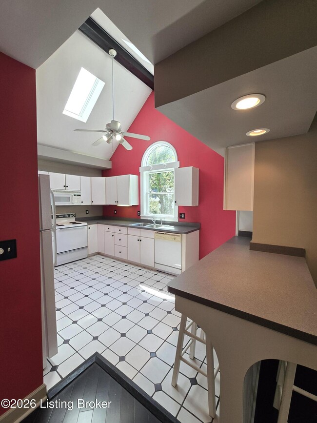 Building Photo - 3932 Kennison Ave