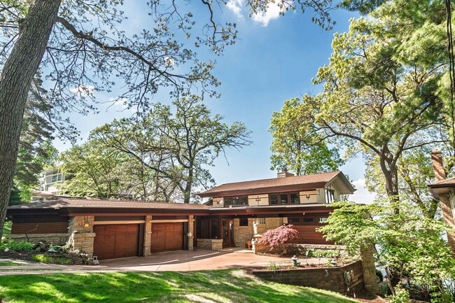 Building Photo - Lake Mendota Dream Home in Desirable Sprin...