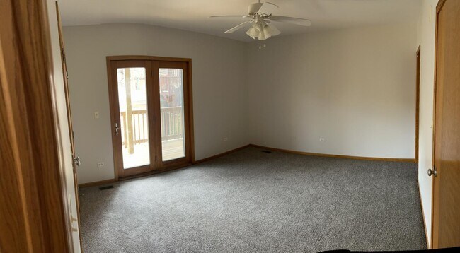 Building Photo - 925 W Lakeside Pl