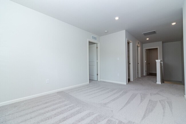 Building Photo - 104 Ashwood Ave