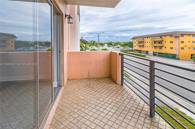 Building Photo - 365 NE 125th St