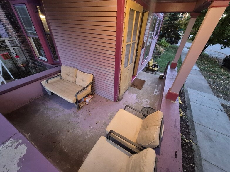 Building Photo - 906 Fairmount St SE