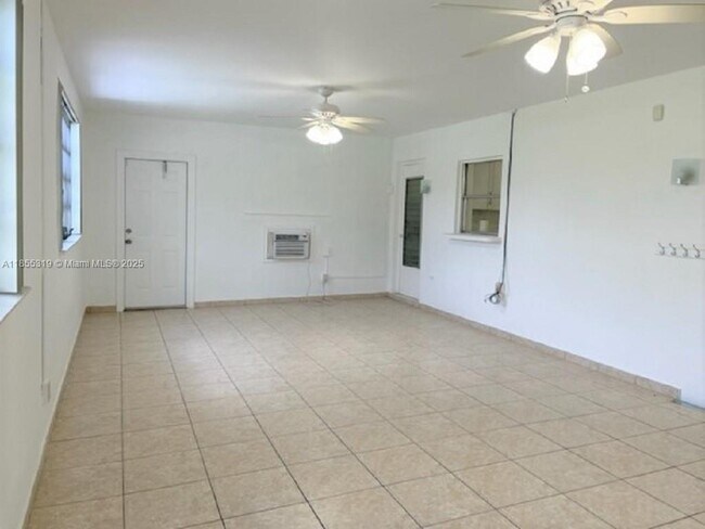 Building Photo - 1807 N 40th Ave