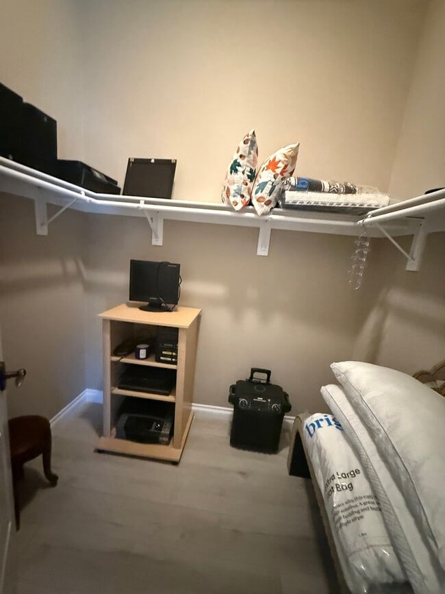 Building Photo - Stonebrook Estates-3 Bedrooms, 3351 SQFT of Luxury & Entertainment