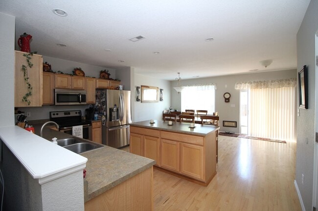 Building Photo - 6268 Riverdale Dr