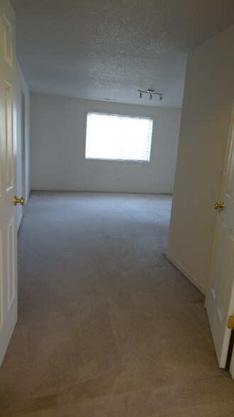 Building Photo - 4118 NE 165th Ave