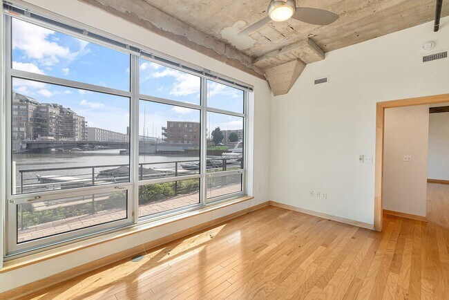 Building Photo - 106 W Seeboth St