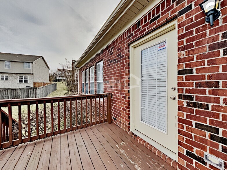 Building Photo - 1048 Oakhall Dr
