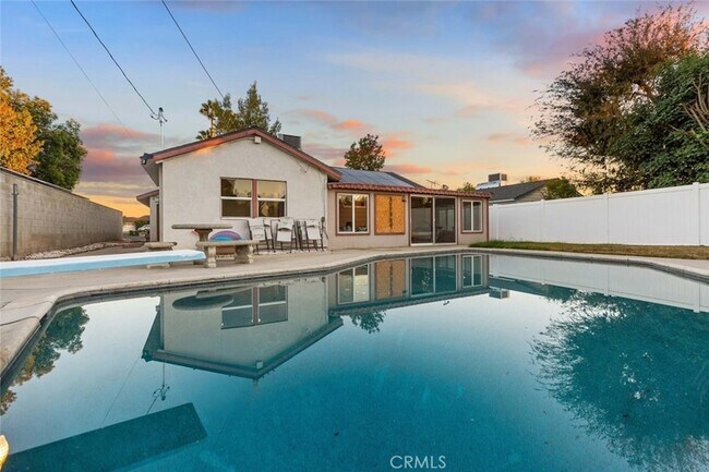 Building Photo - 11377 Gaynor Ave