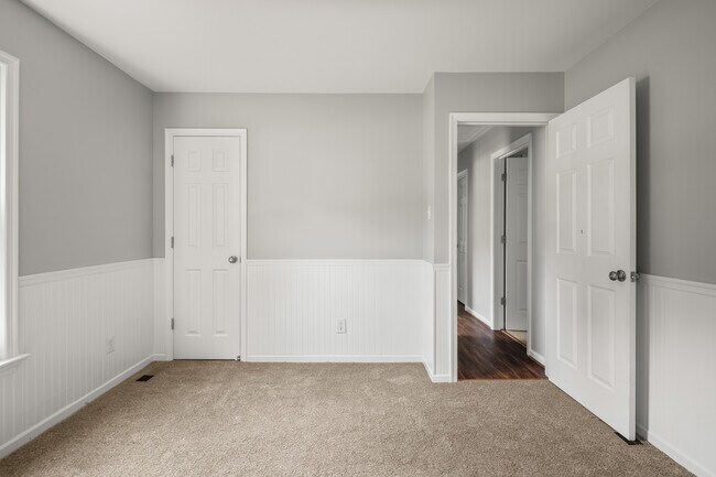 Building Photo - 5712 Sara Kay Dr