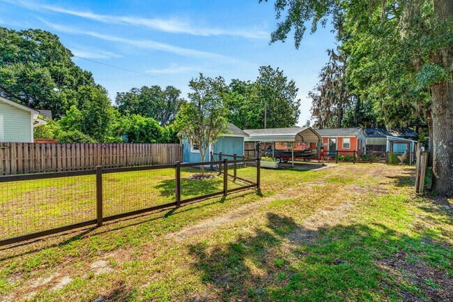 Building Photo - Move-In Ready Home Near Park Circle