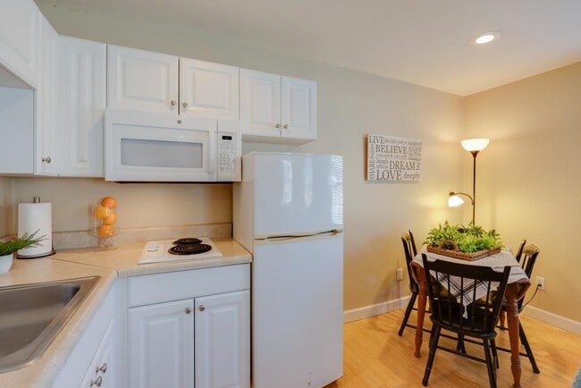 Building Photo - 3789 Overlook Dr
