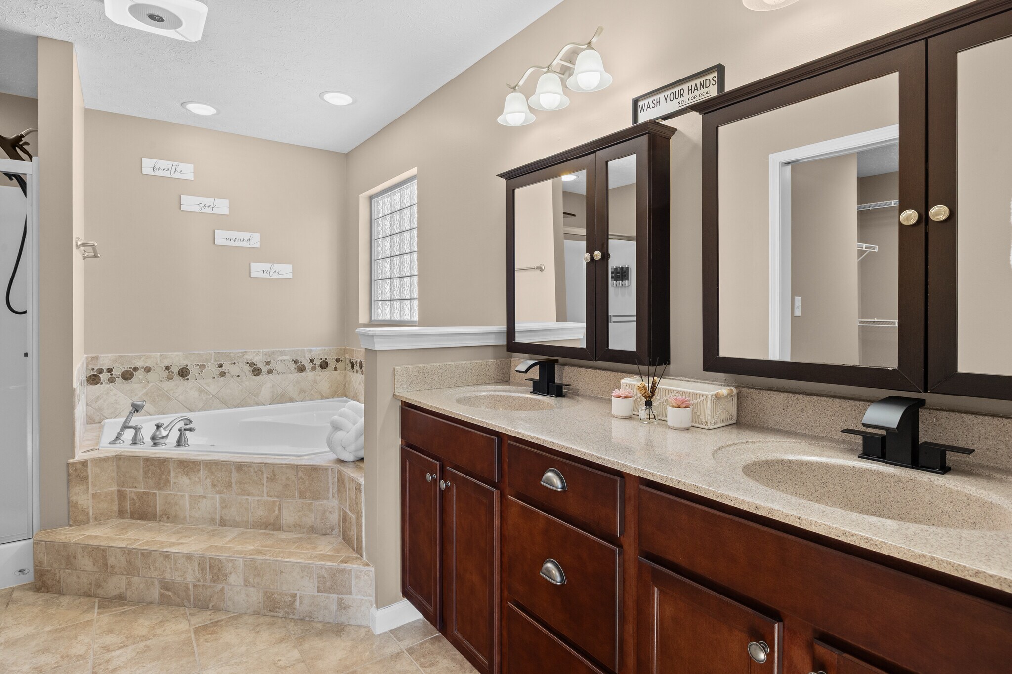 Building Photo - 25 Kettle Ct