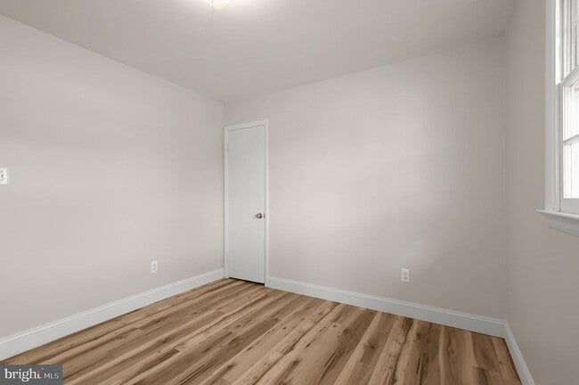 Building Photo - 6223 E Hemlock Dr
