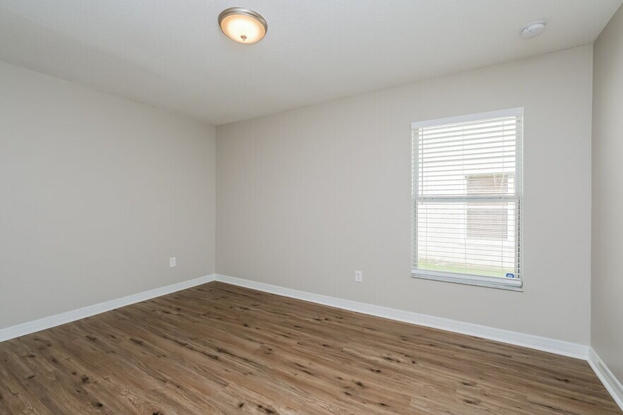 Building Photo - 7406 Bridgeview Dr