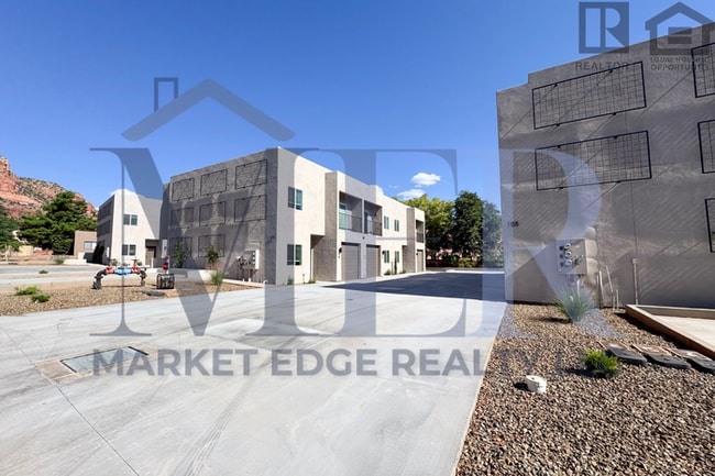 Building Photo - 3Bed/2.5Bath Townhouse in Sedona! FIRST MO...