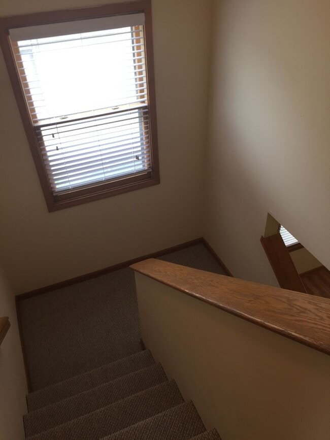 Building Photo - Perfect location 3 bed 2 bath with fenced in back yard and two car garage!