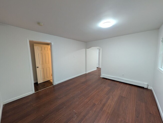 Building Photo - Stunning 3 bedroom 2 bathroom single famil...