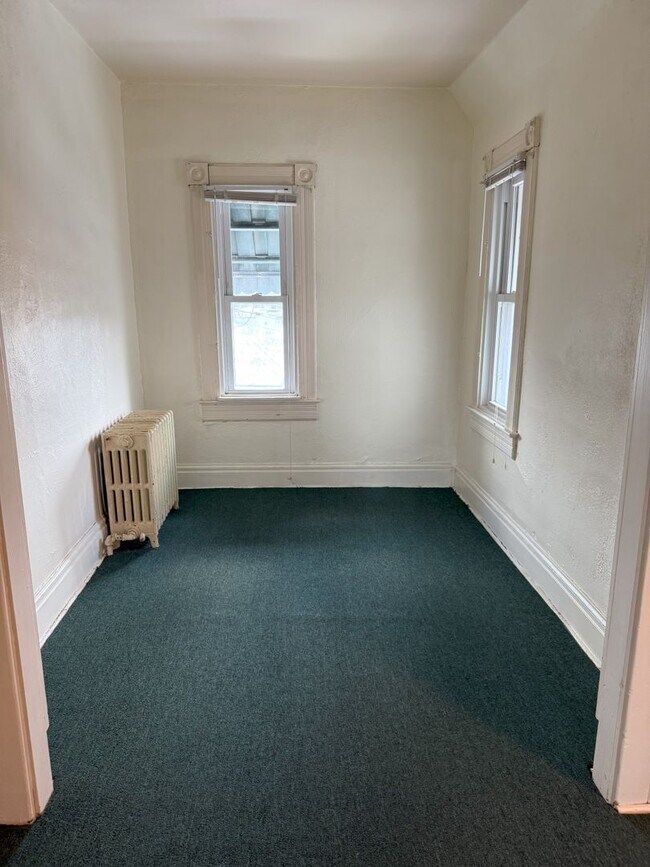 Building Photo - 413 Semple St