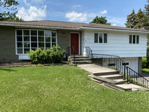Building Photo - 102 Chaumont Dr