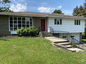 Building Photo - 102 Chaumont Dr