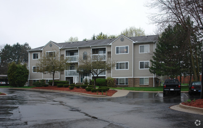 Groesbeck Pines Apartments - Grossbeck Pines Apartments