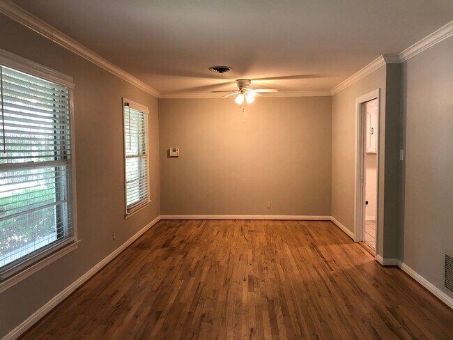 Building Photo - Waco Home!