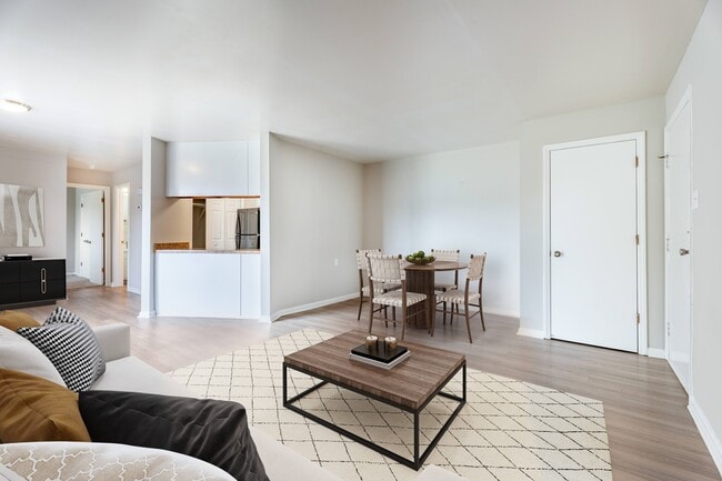 Building Photo - Dawson