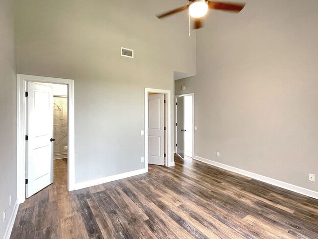 Building Photo - 415 Laurel Cove Way