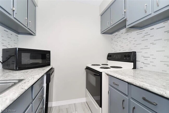 Kitchen - 14567 Madison Ave