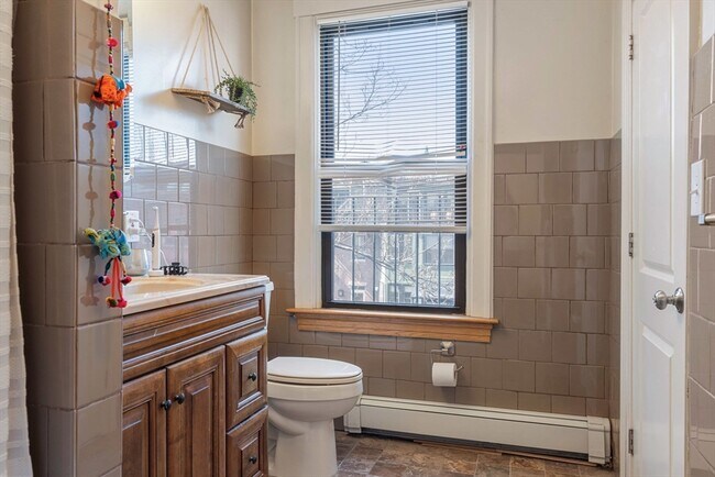 Building Photo - 70 Rutland St