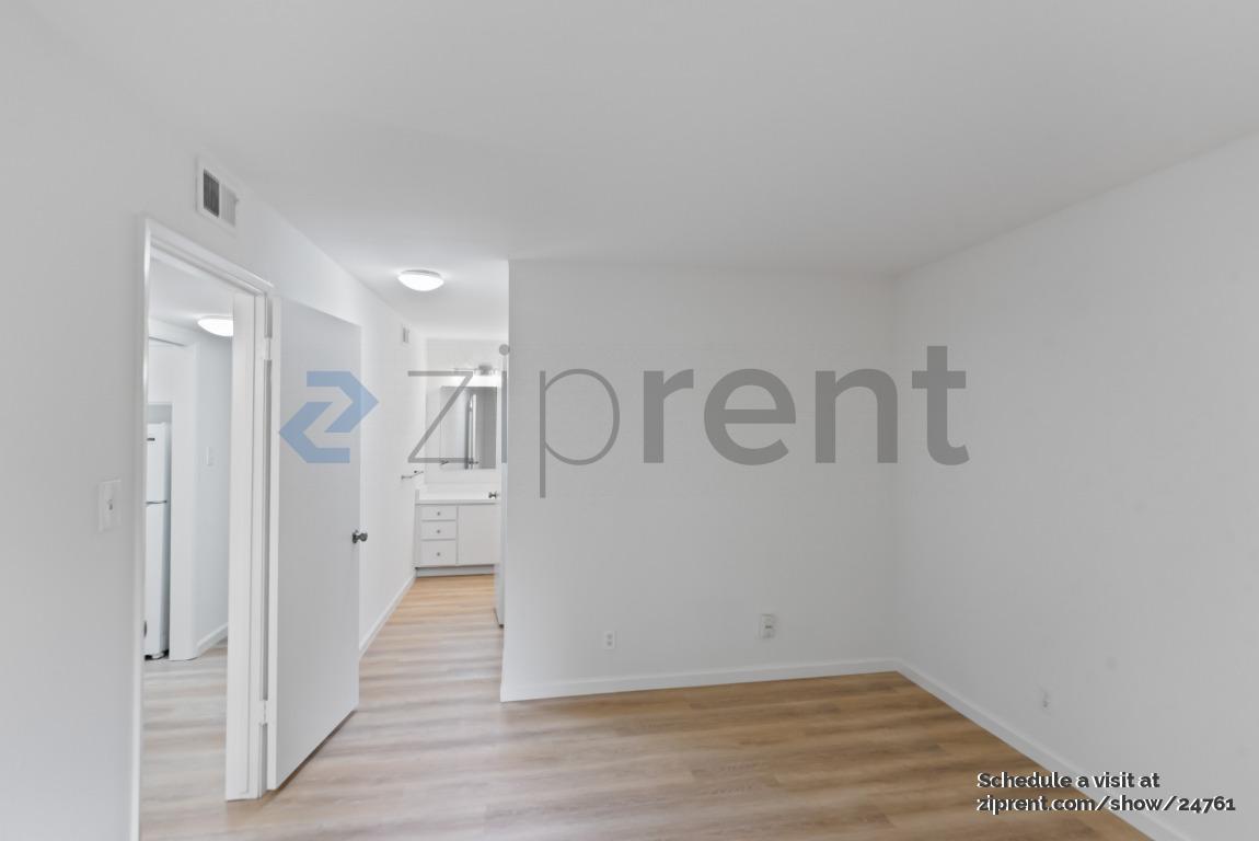 Building Photo - 675 Sharon Park Dr