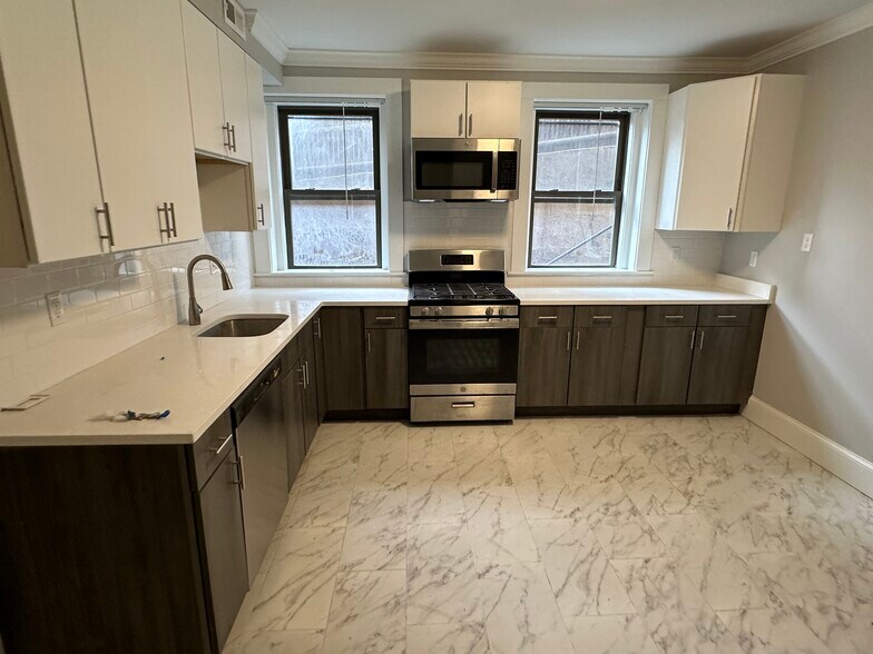 Building Photo - 74 Longwood Ave