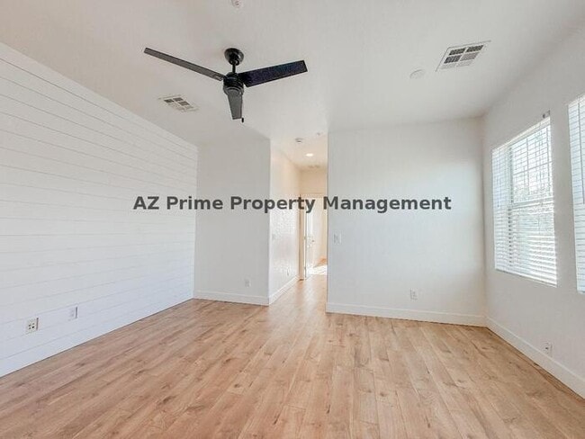 Building Photo - 164 W Commerce Ct