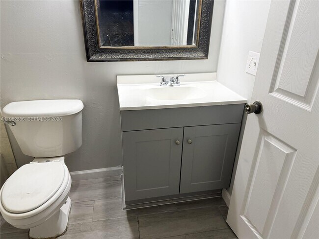 Building Photo - 1822 SE Oxmoor Ct