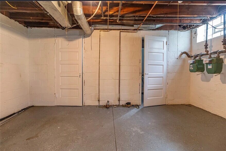 Building Photo - 2840 Dwight Ave